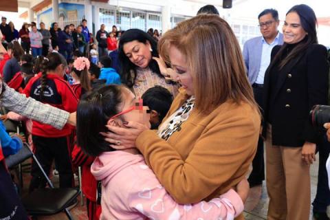 Entregó Gobernadora lentes a niñas del programa unidad de atención visual del SEDIF imagen 8