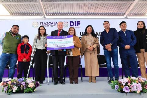 Entregó Gobernadora lentes a niñas del programa unidad de atención visual del SEDIF imagen 9