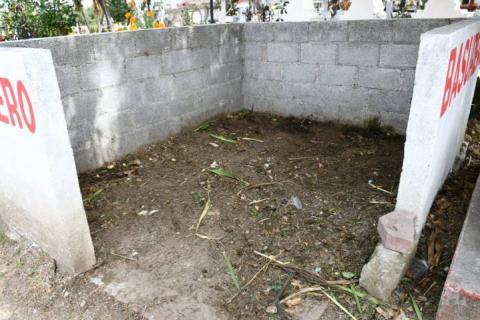 Inician acciones de limpieza en Apetatitlán ante la llegada del Día de Muertos imagen 2