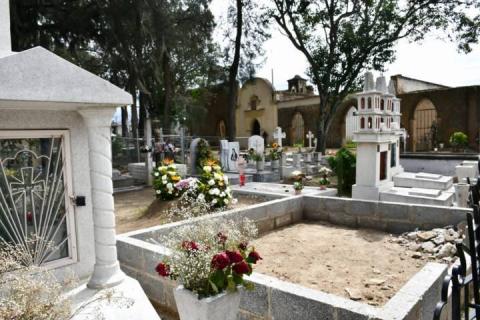 Inician acciones de limpieza en Apetatitlán ante la llegada del Día de Muertos imagen 3