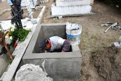 Inician acciones de limpieza en Apetatitlán ante la llegada del Día de Muertos imagen 4