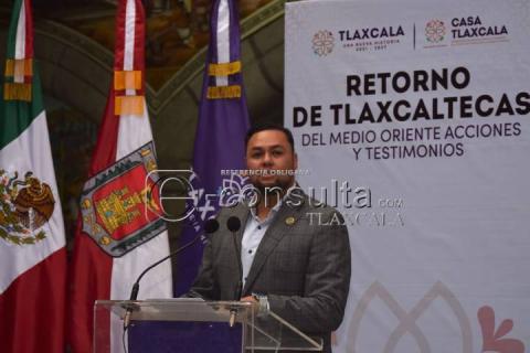 Reciben a tlaxcaltecas que regresaron del Medio Oriente imagen 2