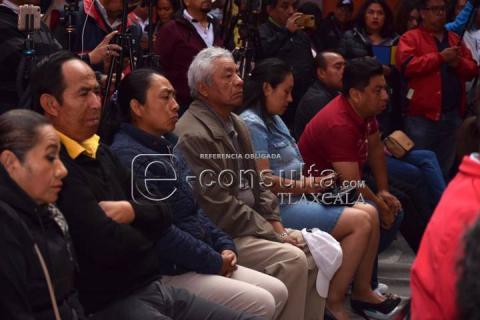 Reciben a tlaxcaltecas que regresaron del Medio Oriente imagen 3