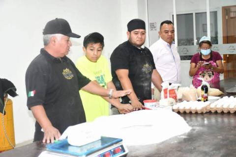 Edil de Apetatitlán encabeza taller de cocina tradicional, nutritiva, creativa y repostería imagen 4