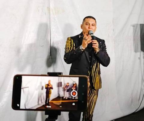 Edwin Luna y La Trakalosa de Monterrey hicieron vibrar el Teatro del Pueblo imagen 1