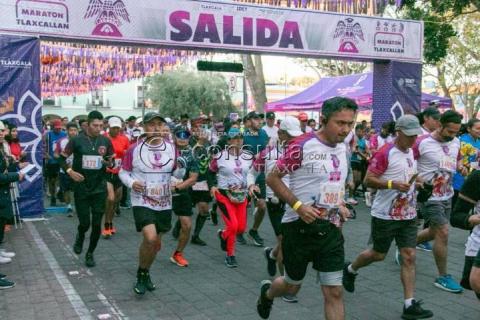 Cientos de personas corren el medio maratón Tlaxcallan imagen 2