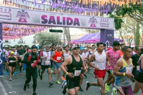 Cientos de personas corren el medio maratón Tlaxcallan imagen 7