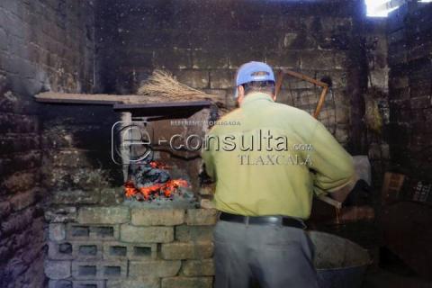 Familias tlaxcaltecas continúan con la tradición de elaborar pan de muerto imagen 11