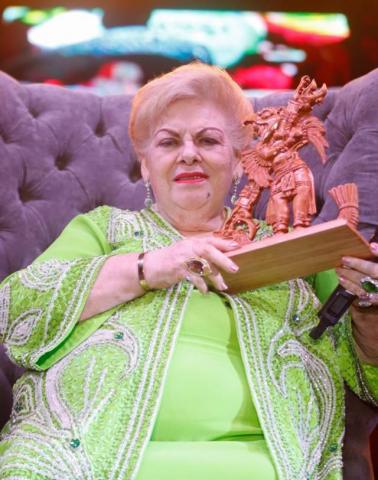 Ovacionan a “Paquita La Del Barrio” durante su presentación en el Teatro Del Pueblo imagen 6