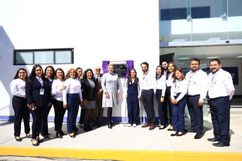 Autoridades de Chiautempan atestiguan inauguración de clínica de las emociones imagen 3