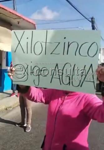 Le paran su desfile y reclaman que los dejó sin agua en Papalotla imagen 2