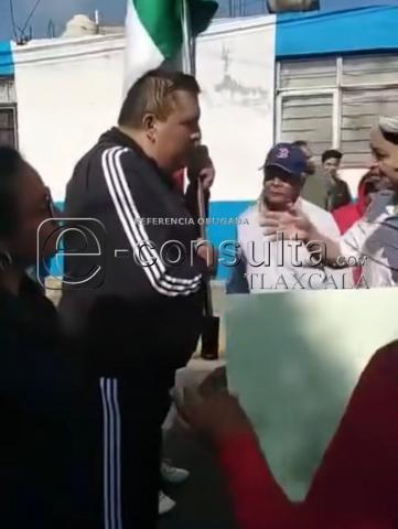 Le paran su desfile y reclaman que los dejó sin agua en Papalotla imagen 4