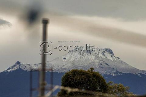 ¡Saquen la cobija! Cubierta de nieve amanece la Malinche imagen 2