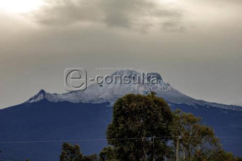 ¡Saquen la cobija! Cubierta de nieve amanece la Malinche imagen 4