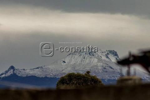 ¡Saquen la cobija! Cubierta de nieve amanece la Malinche imagen 6