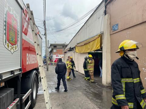 Se registró un conato de incendio al interior del mercado 12 de mayo imagen 3