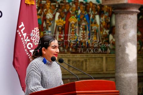 Entrega Gobernadora en Palacio de Gobierno, apoyos económicos a mujeres imagen 5
