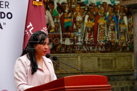 Entrega Gobernadora en Palacio de Gobierno, apoyos económicos a mujeres imagen 9