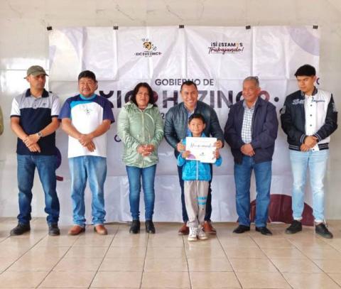 Entrega Luis Ángel Barroso más de 300 becas “estímulos a la educación” imagen 1