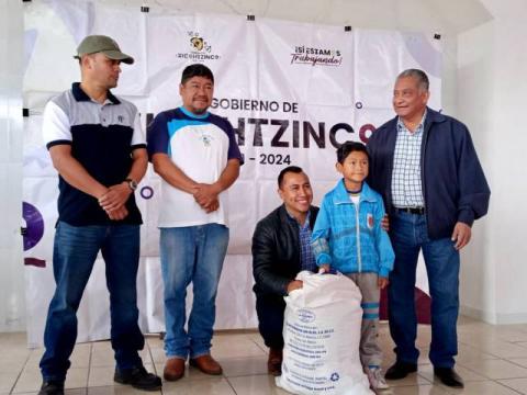 Entrega Luis Ángel Barroso más de 300 becas “estímulos a la educación” imagen 2