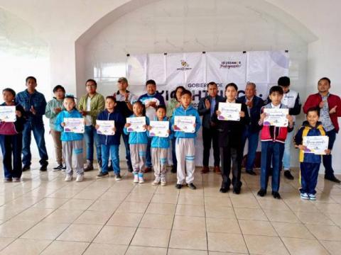 Entrega Luis Ángel Barroso más de 300 becas “estímulos a la educación” imagen 4