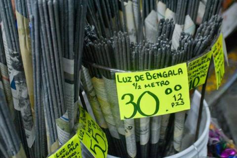 Venta de artículos para este día por inicio de las Posadas imagen 7