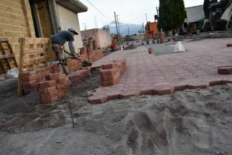 Registra un avance del 80 por ciento la pavimentación de la calle Allende de Apetatitlán imagen 1