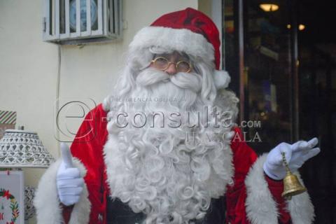 Magia Navideña: Santa Claus Ilumina las Calles de Tlaxcala imagen 3