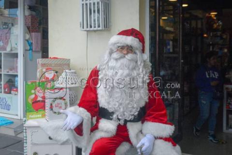 Magia Navideña: Santa Claus Ilumina las Calles de Tlaxcala imagen 6