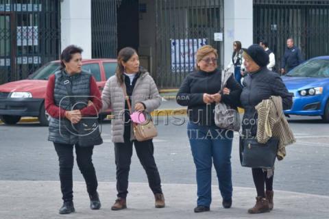 Pese a las bajas temperaturas, ciudadanos realizan actividades con estilo invernal imagen 6