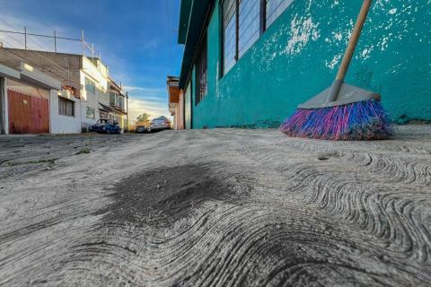 Abundante ceniza volcánica cae en Tlaxcala imagen 5