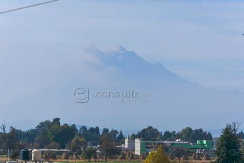Continúa con intensa actividad el volcán Popocatépetl imagen 1