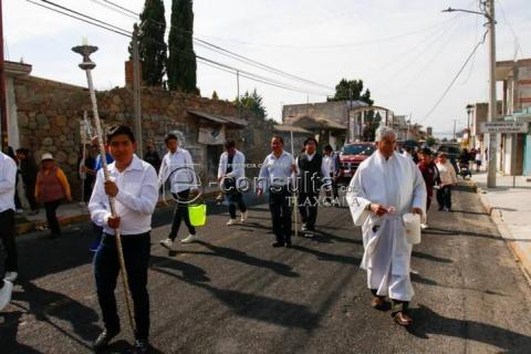 En procesión sacan a animales para recibir bendición imagen 6