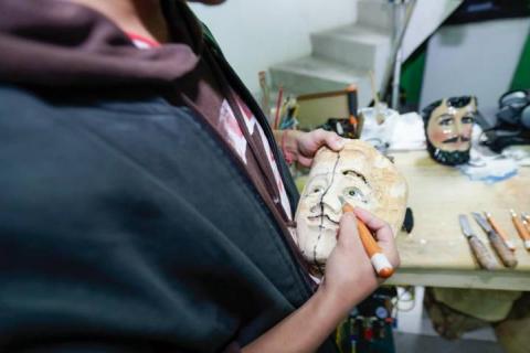 Persiste en las nuevas generaciones la elaboración de máscaras de huehue para carnaval imagen 5