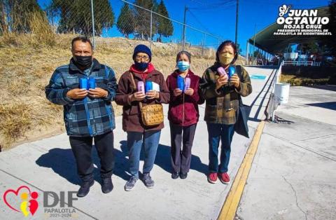 Se entregan auxiliares auditivos, silla de ruedas y anteojos a personas vulnerables en Papalotla imagen 4