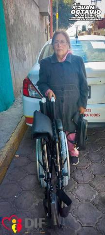 Se entregan auxiliares auditivos, silla de ruedas y anteojos a personas vulnerables en Papalotla imagen 3