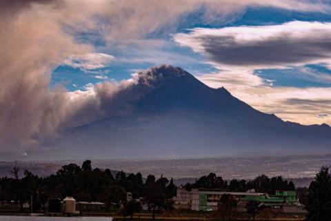 ¡ Un verdadero Miércoles de ceniza! El Popocatépetl aumenta su actividad imagen 3