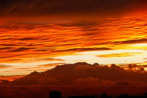 Se tiñe de rojo el cielo de Tlaxcala imagen 1
