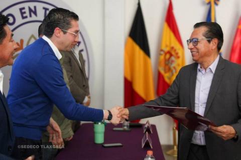 Firman convenio de colaboración Sedeco y Clauz para fomentar la competitividad imagen 1