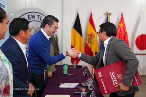 Firman convenio de colaboración Sedeco y Clauz para fomentar la competitividad imagen 3