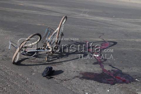 Hombre casi pierde las piernas tras pasarle encima un tráiler en Santa Ana Chiautempan imagen 4