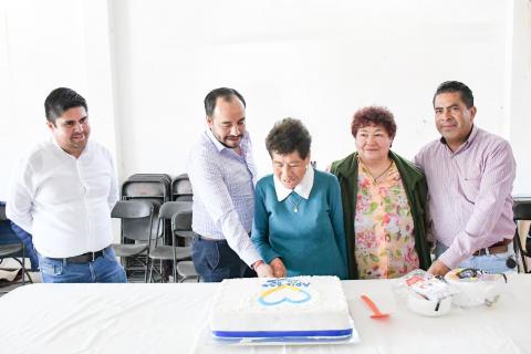Asiste Badillo al Aniversario del Grupo de la tercera edad de Santa Anita Huiloac imagen 1
