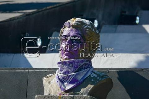 El eco de la protesta: Monumentos marcados por la manifestación #8M imagen 8