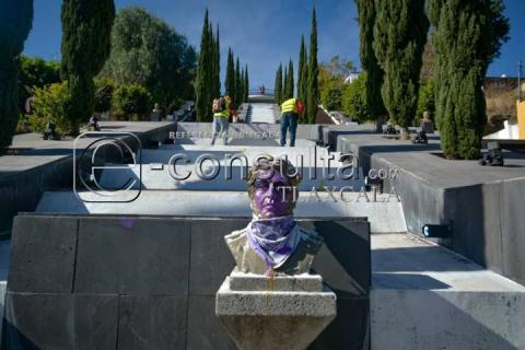 El eco de la protesta: Monumentos marcados por la manifestación #8M imagen 10