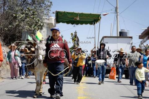 Con burros cargados de leña veneran a San José en la Trinidad Tenexyecac imagen 5