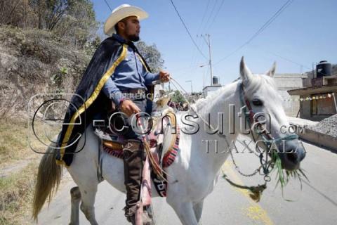 Con burros cargados de leña veneran a San José en la Trinidad Tenexyecac imagen 8