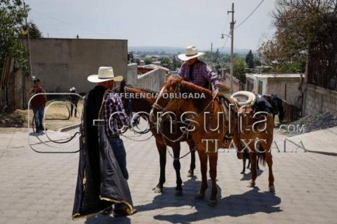 Con burros cargados de leña veneran a San José en la Trinidad Tenexyecac imagen 10