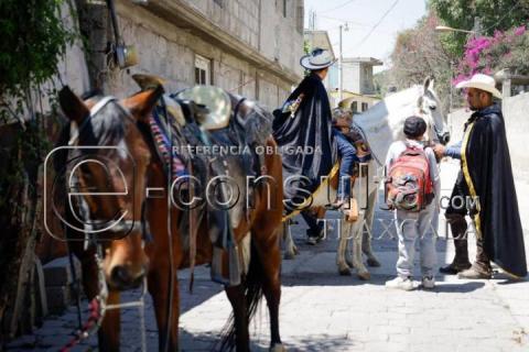 Con burros cargados de leña veneran a San José en la Trinidad Tenexyecac imagen 16
