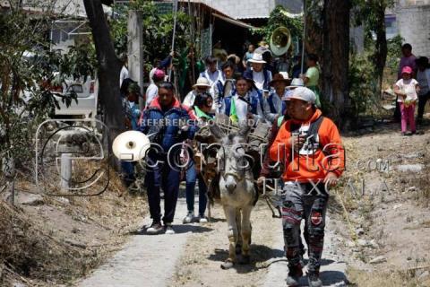 Con burros cargados de leña veneran a San José en la Trinidad Tenexyecac imagen 19
