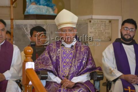 Celebración Sagrada: Unión y Reflexión bajo la Tutela Episcopal imagen 6